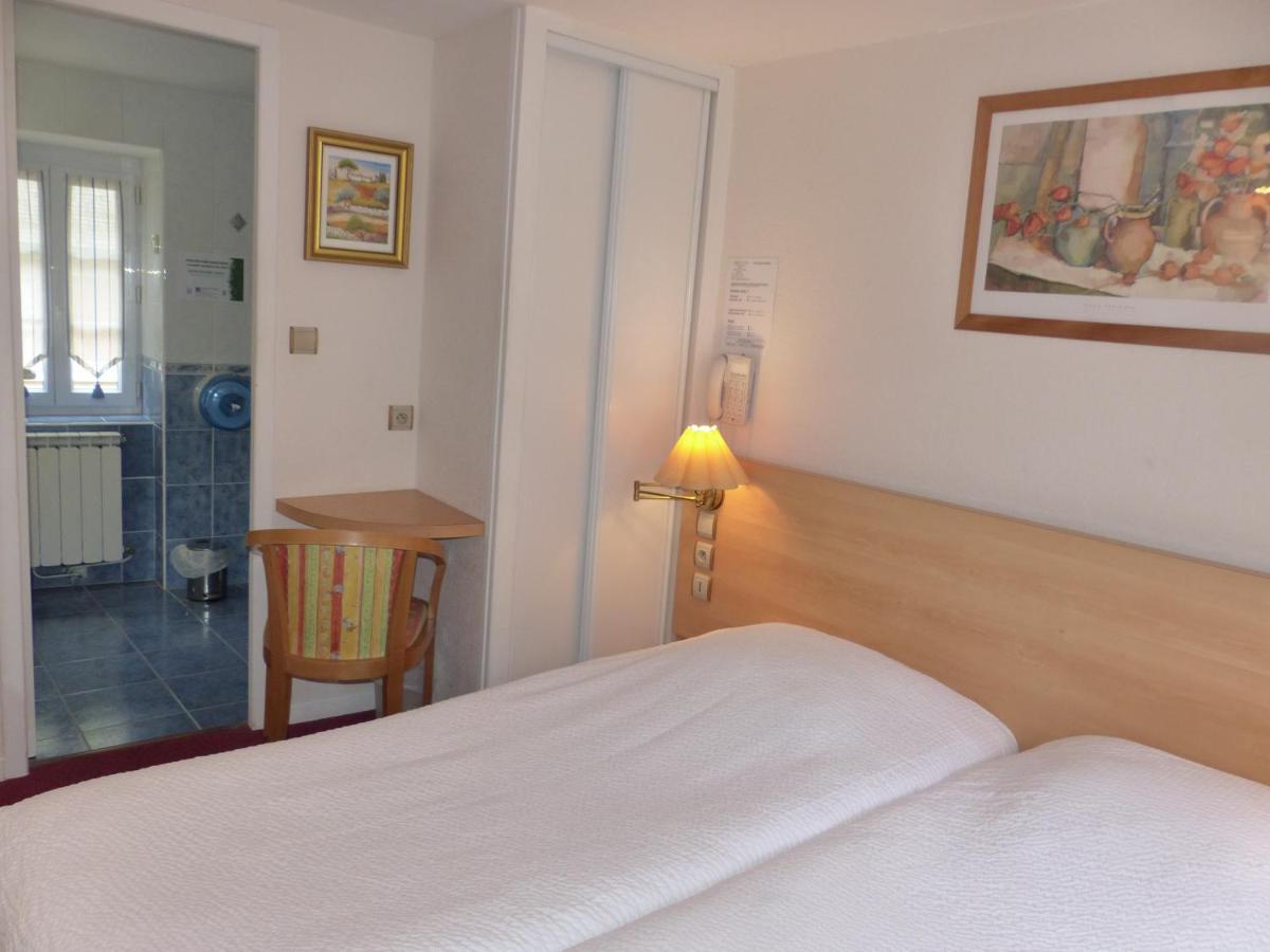 Hotel Logis Auberge De L'Isard แซ็ง-ลารี ภายนอก รูปภาพ