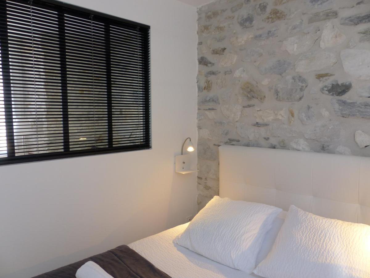 Hotel Logis Auberge De L'Isard แซ็ง-ลารี ภายนอก รูปภาพ