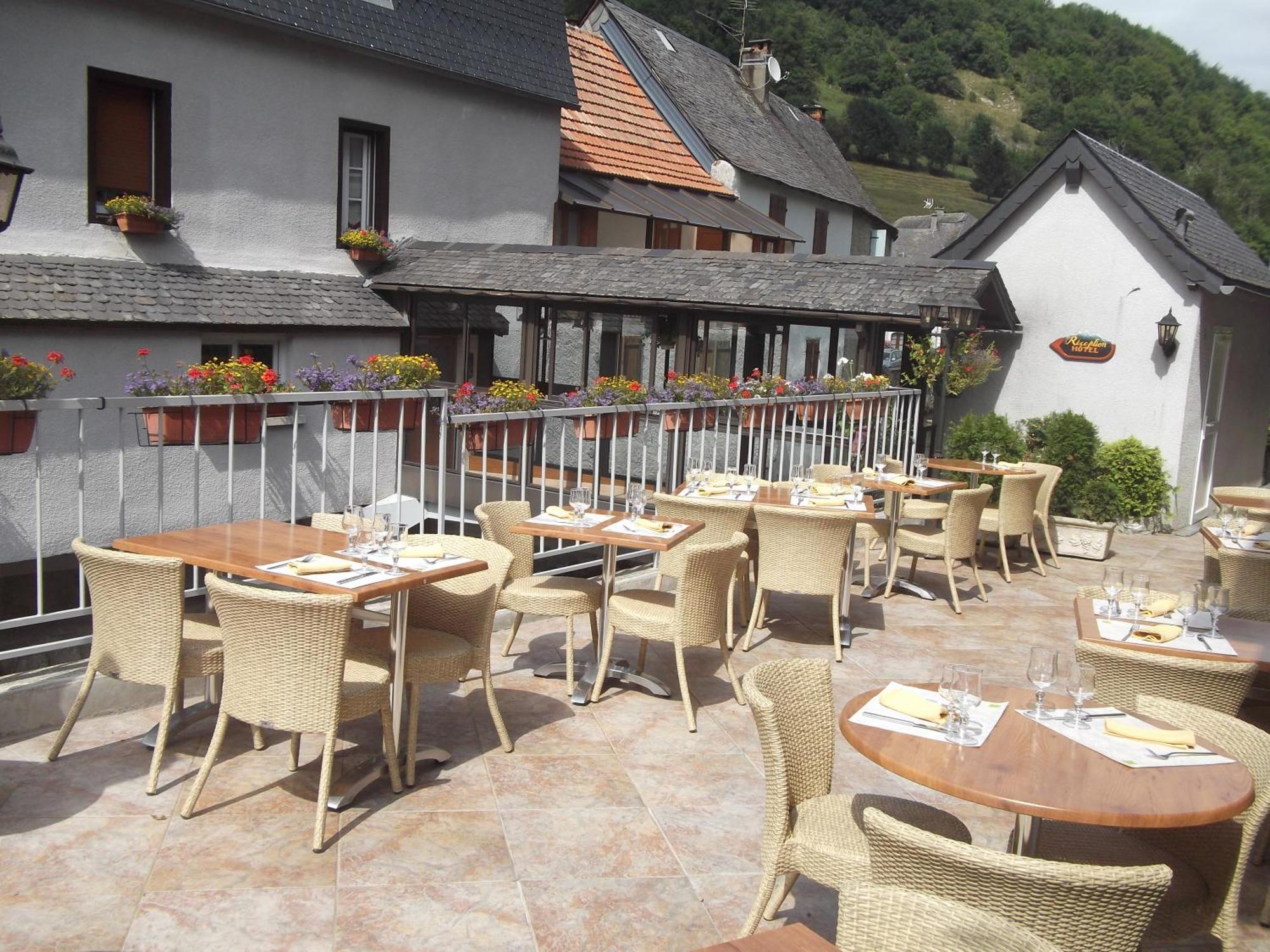 Hotel Logis Auberge De L'Isard แซ็ง-ลารี ภายนอก รูปภาพ